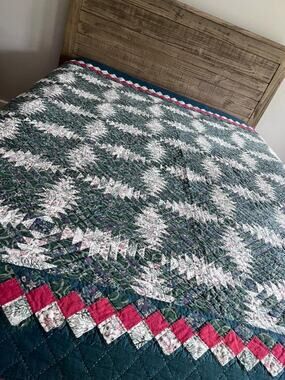 Vintage Handmade Pineapple Patchwork Quilt, 82 x 82 Green Floral Bedspread